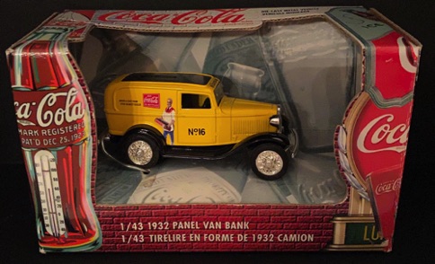 10375-1 € 15,00 coca cola auto model 1932 panel bank ( spaarpot) schaal 1 op 43 ca 9 cm.jpeg